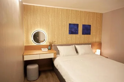 Private saving room for a solo traveller in Nightmarket, Hanoi – Photos 4