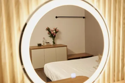 Private saving room for a solo traveller in Nightmarket, Hanoi – Photos 6