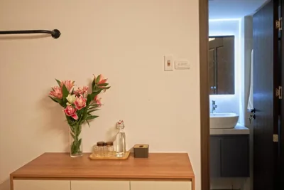 Private saving room for a solo traveller in Nightmarket, Hanoi – Photos 7